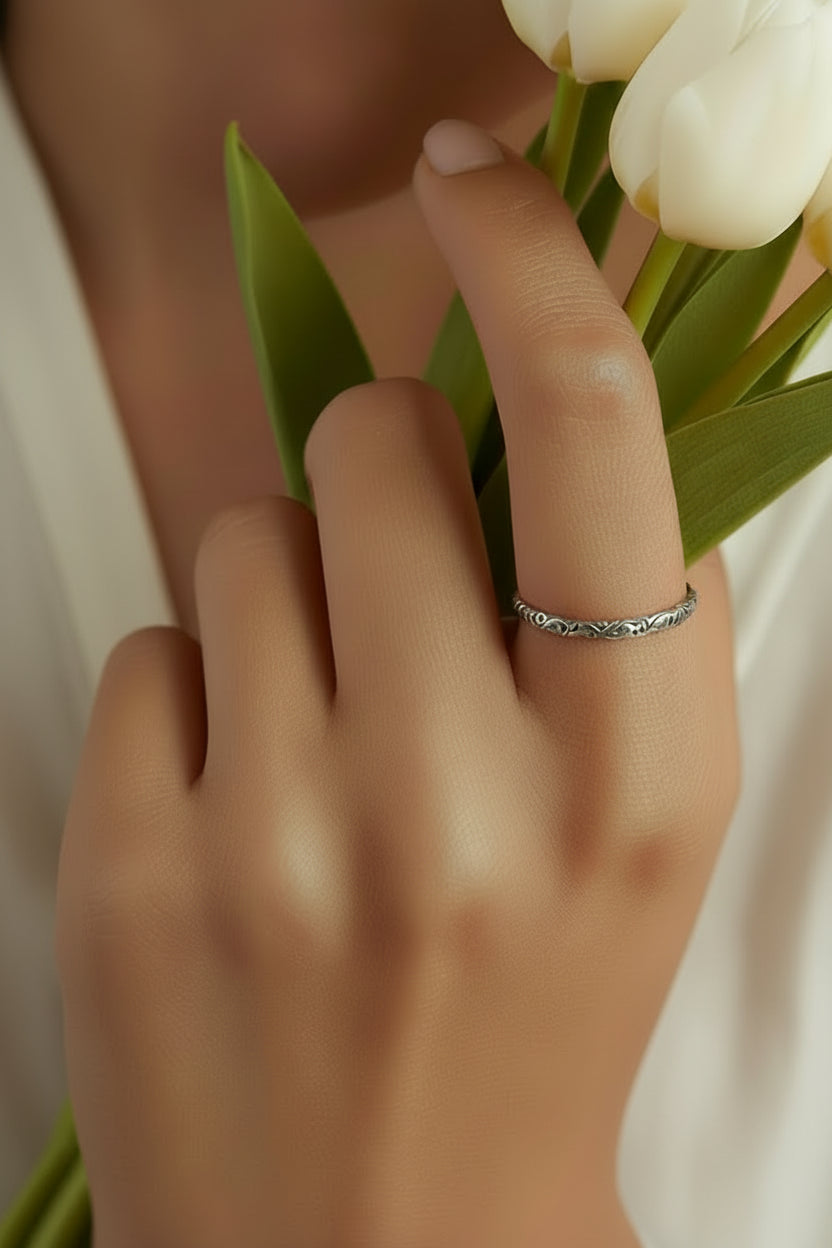 Vintage Embossed Vine Pattern Band Ring for Women, Stackable Engraved Iris Ring