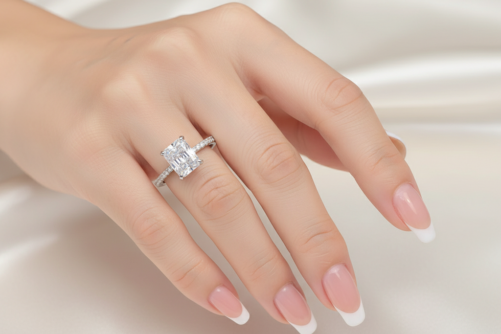 Bague Éternelle Élégance – Moissanite Taille Émeraude sur Argent Sterling 925