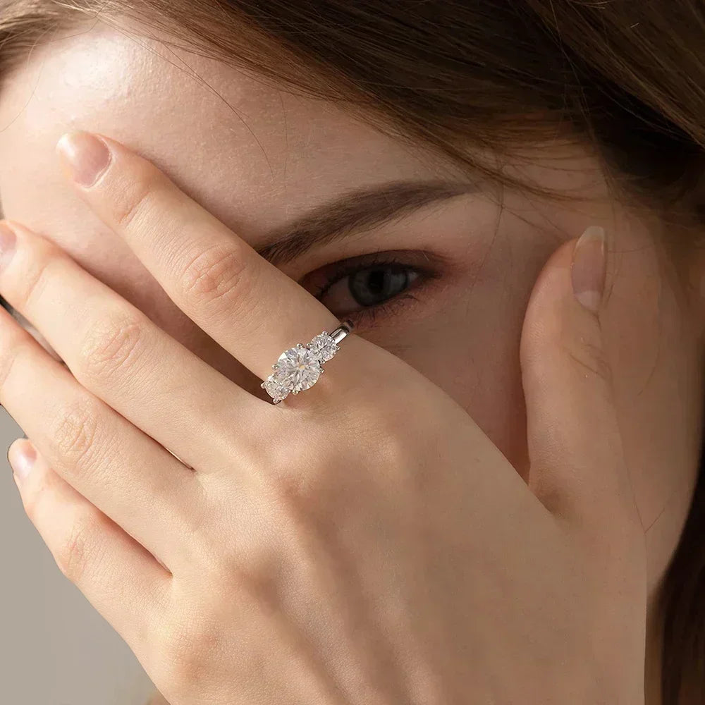 2-4 Crts Moissanite Diamond Ring. Three-Stones With Certificates. Sterling Silver 925 Plated White Gold