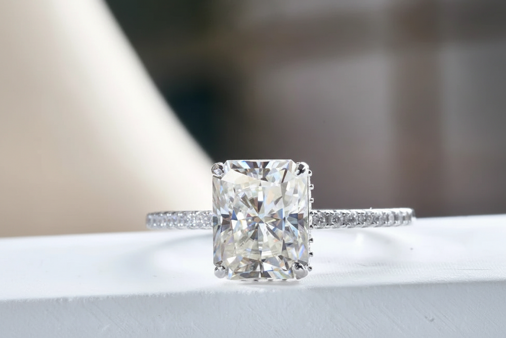 Bague Éternelle Élégance – Moissanite Taille Émeraude sur Argent Sterling 925