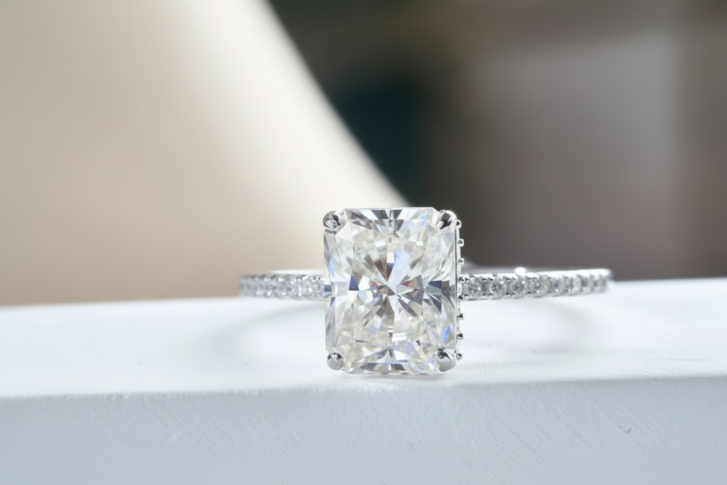 Bague Éternelle Élégance – Moissanite Taille Émeraude sur Argent Sterling 925