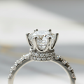 Couronne Royale – Bague Solitaire Halo Moissanite 2 Carats en Argent 925
