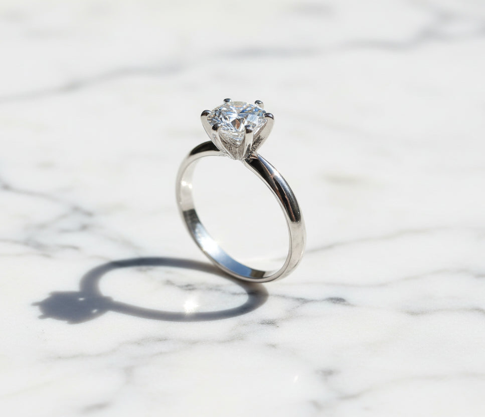 Bague Signature Solitaire – Moissanite Certifiée 1 Carat