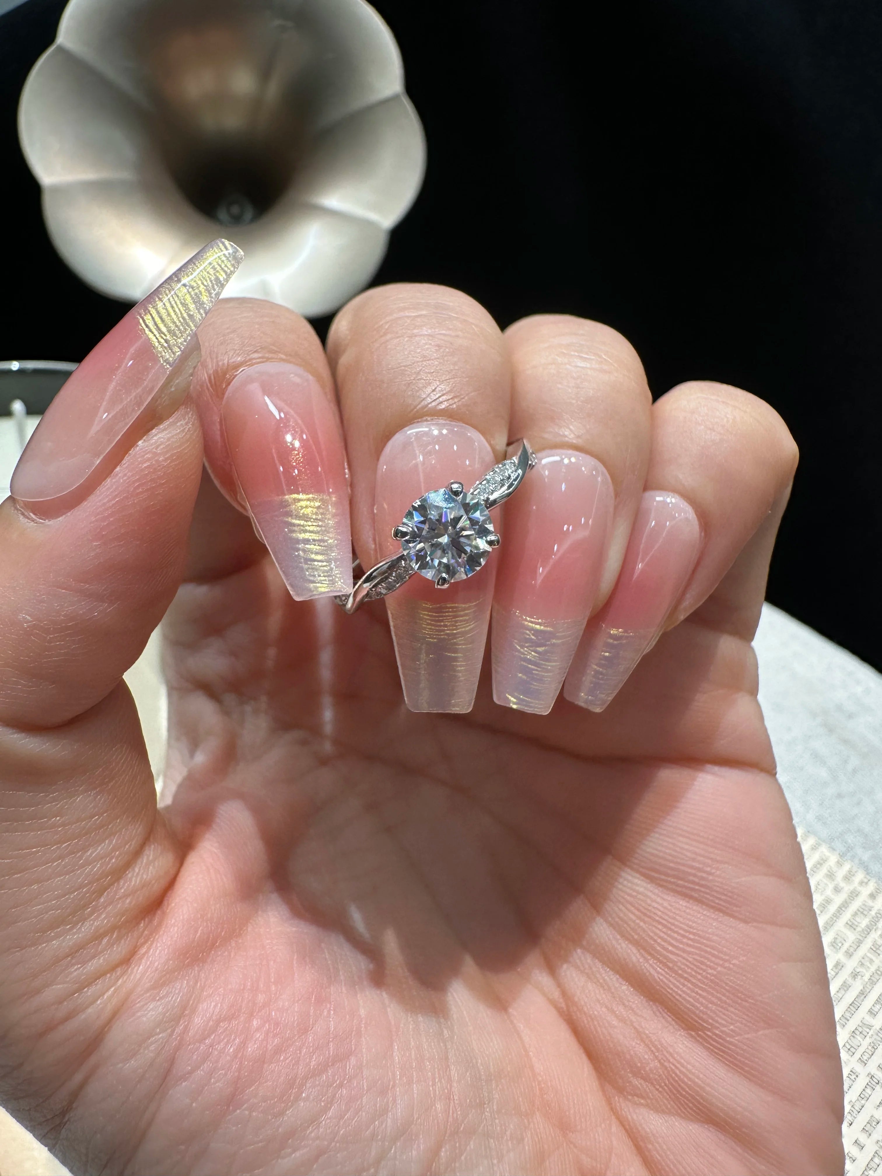 Élégance Infinie – Bague Solitaire Moissanite 1 Carat