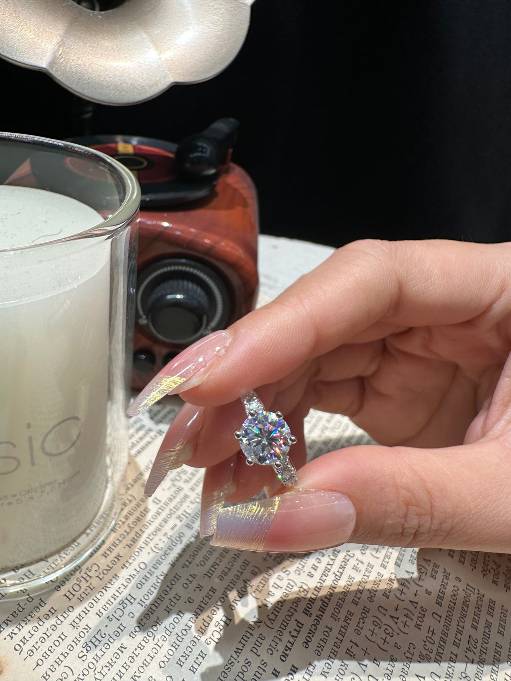 Couronne Royale – Bague Solitaire Halo Moissanite 2 Carats en Argent 925