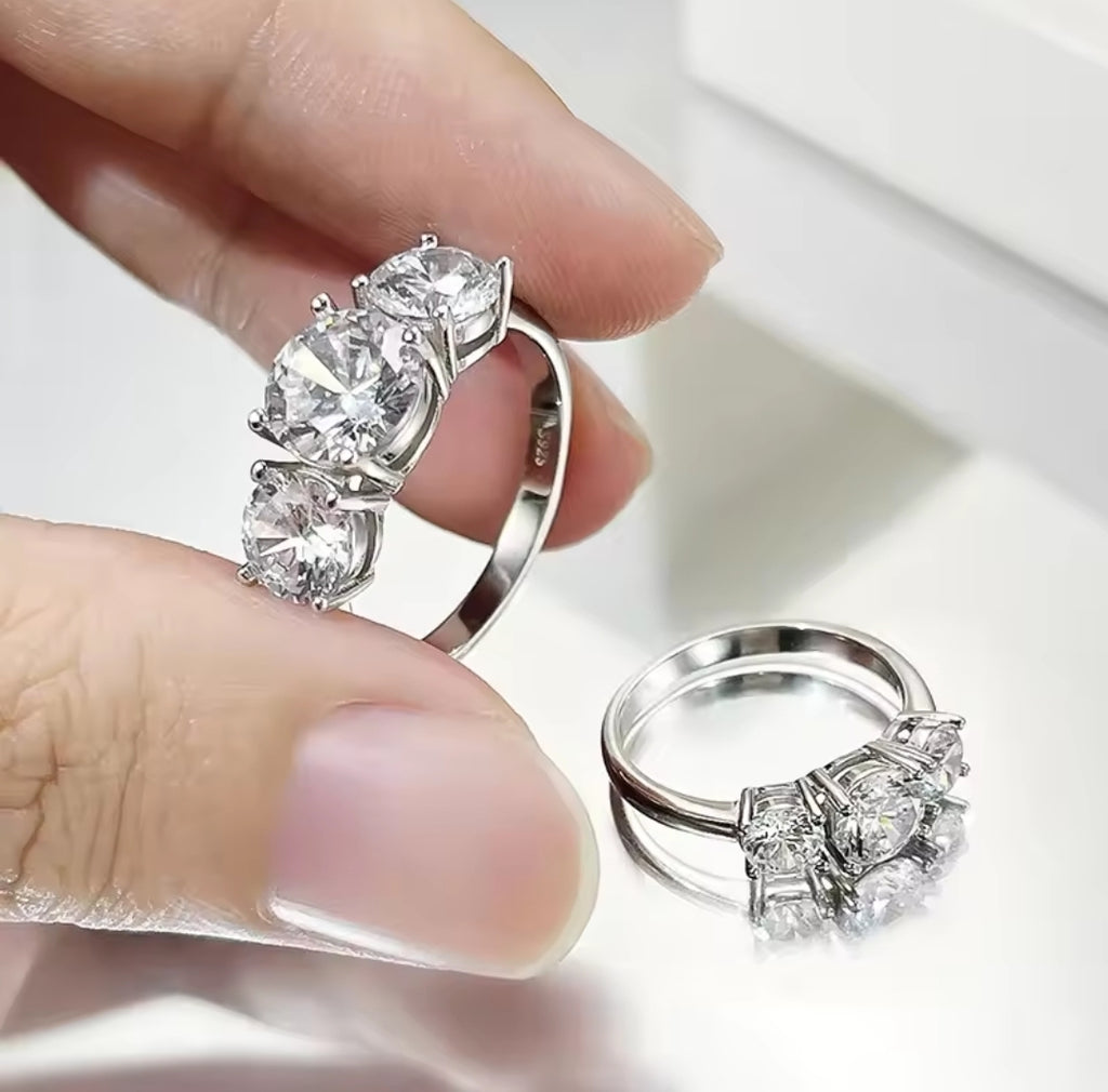 2-4 Crts Moissanite Diamond Ring. Three-Stones With Certificates. Sterling Silver 925 Plated White Gold