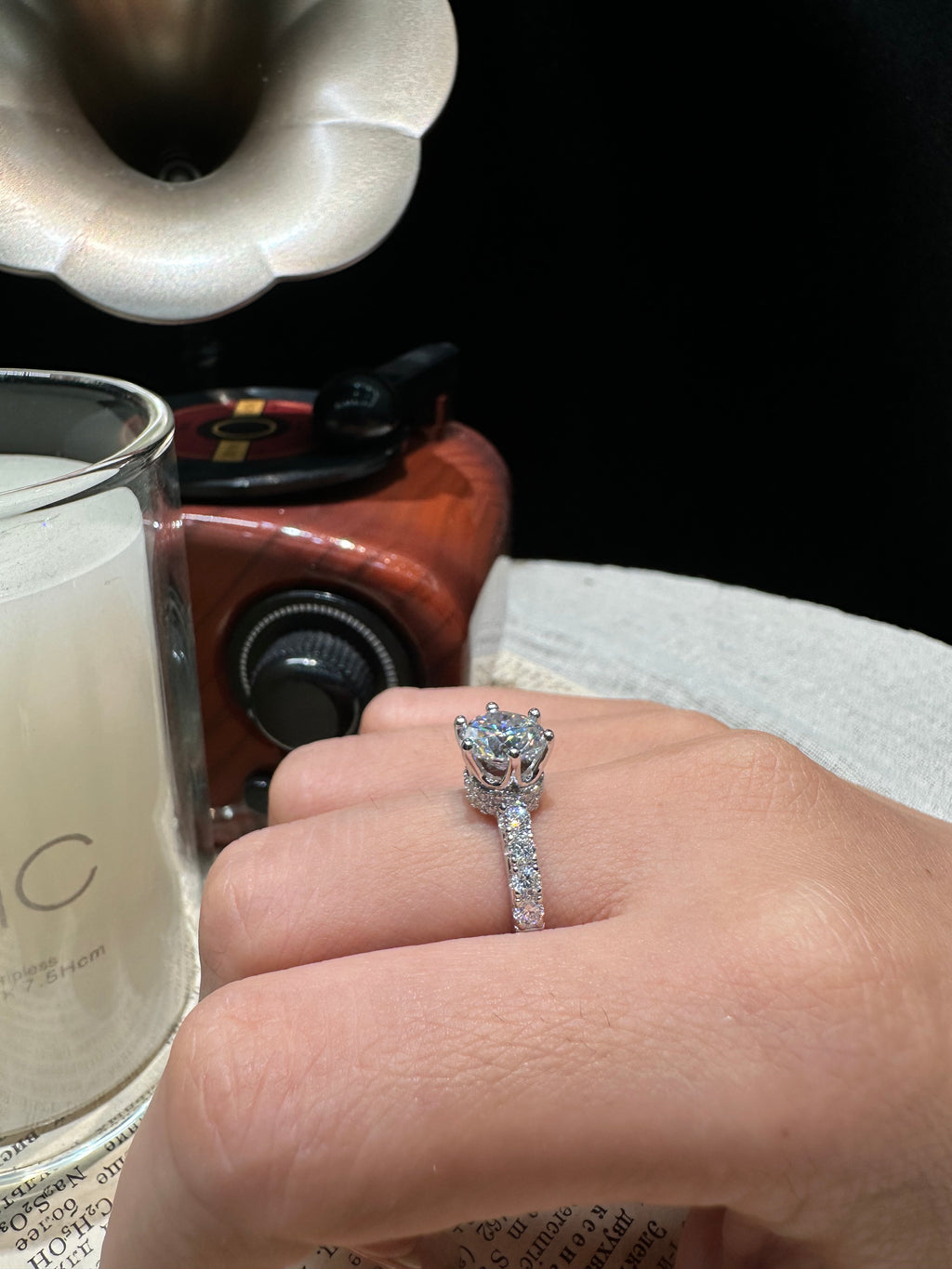 Couronne Royale – Bague Solitaire Halo Moissanite 2 Carats en Argent 925